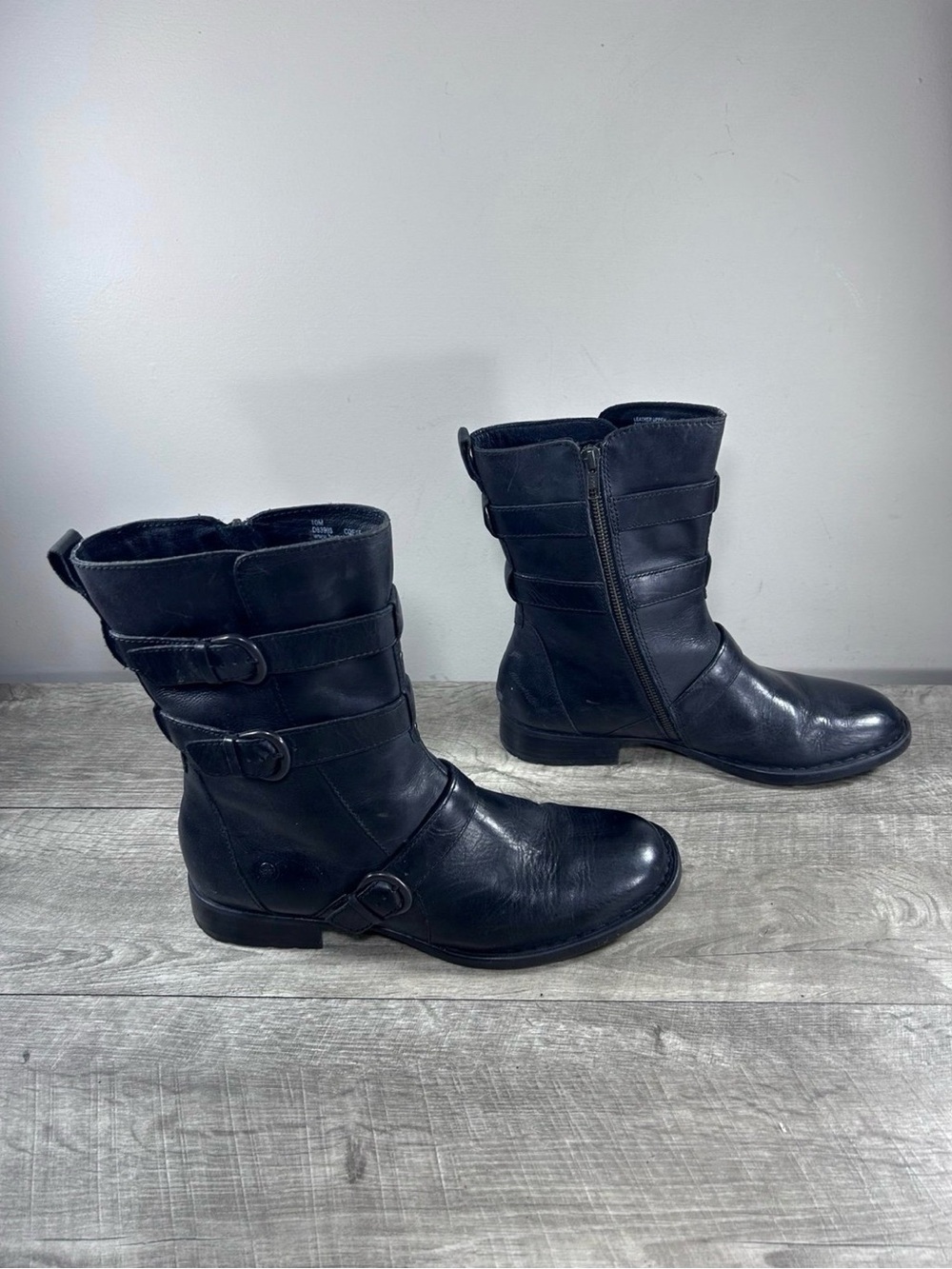 Born D83903 Cincy Women’s Black Leather Moto Ankle Strappy Buckle Boots Size 10